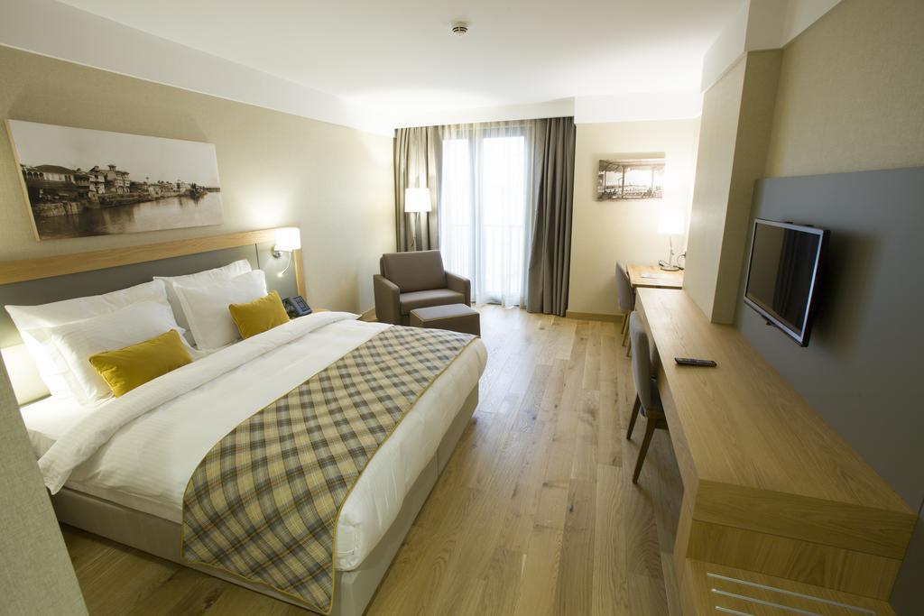 Ramada Hotel & Suites Adana Exterior foto