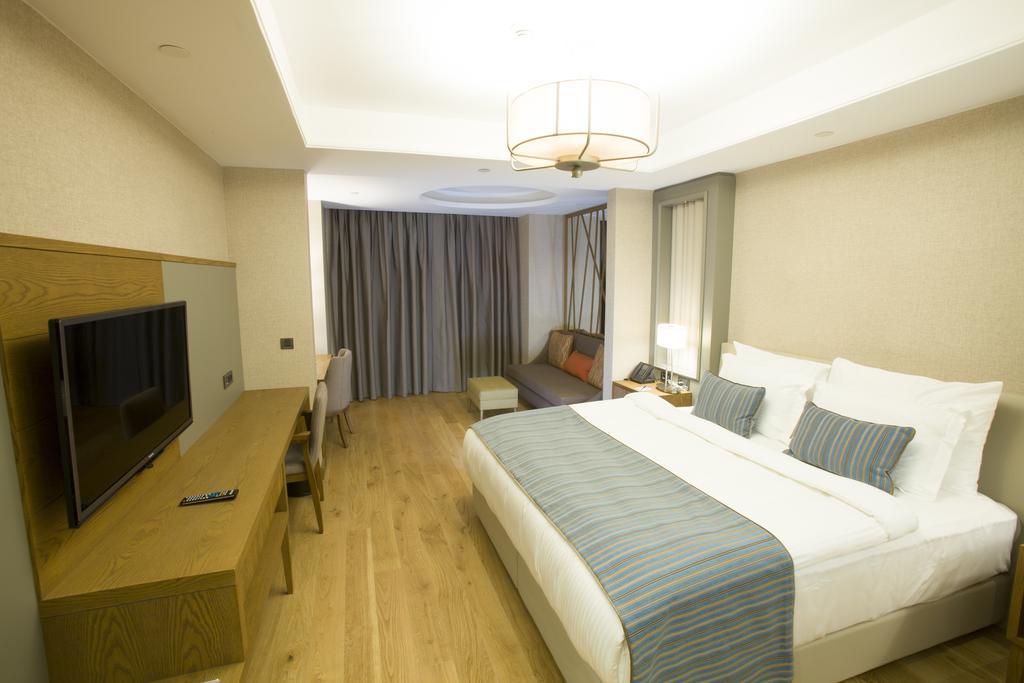 Ramada Hotel & Suites Adana Exterior foto