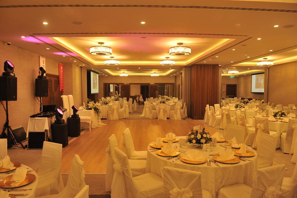 Ramada Hotel & Suites Adana Exterior foto