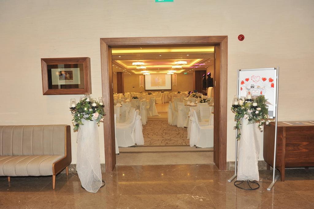 Ramada Hotel & Suites Adana Exterior foto